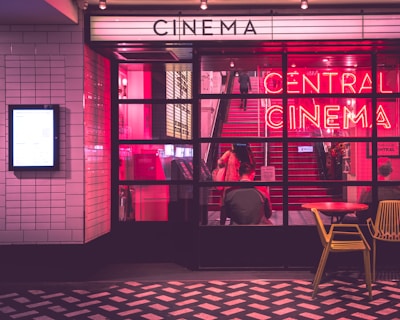 短剧'办公室故事'海报 - 现代办公室场景